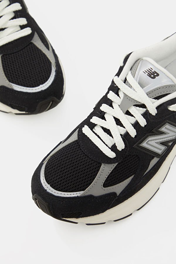 2010 Black Women's Sneakers 4