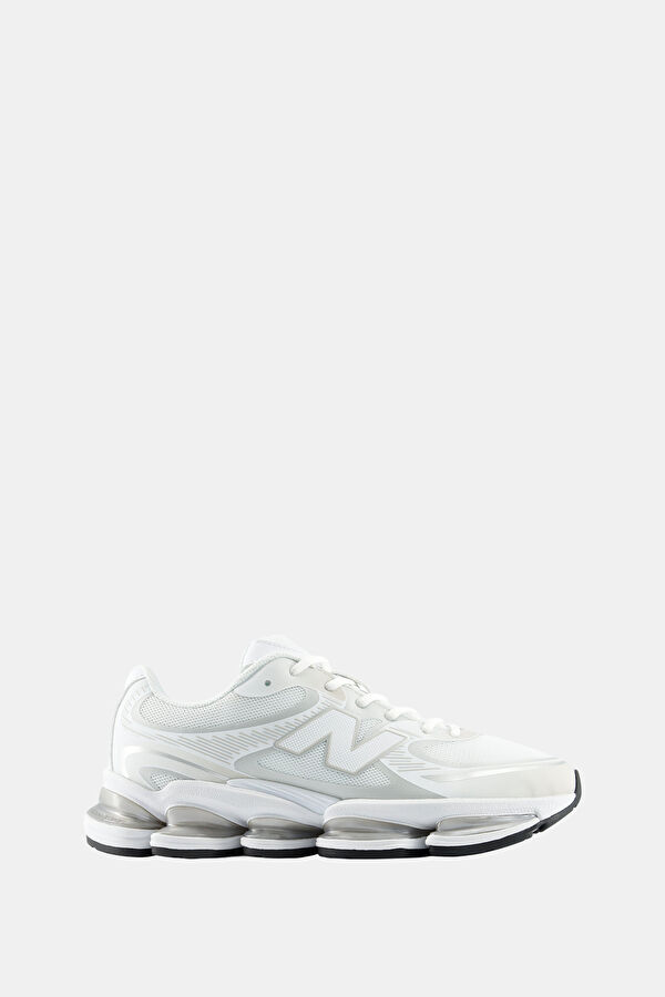 2000 White Women's Sneakers