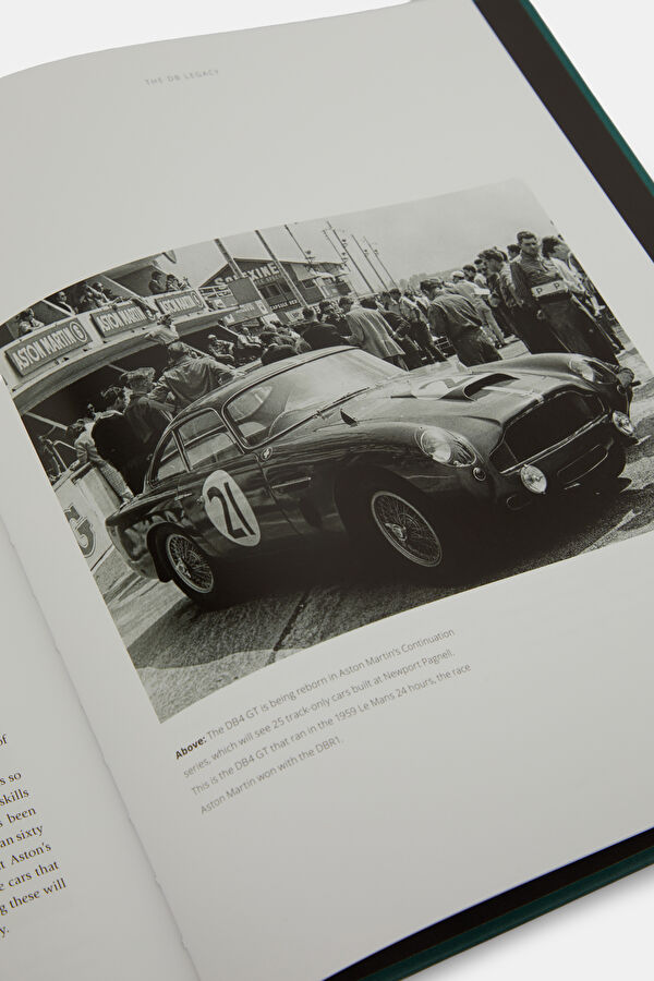 Aston Martin DB 8