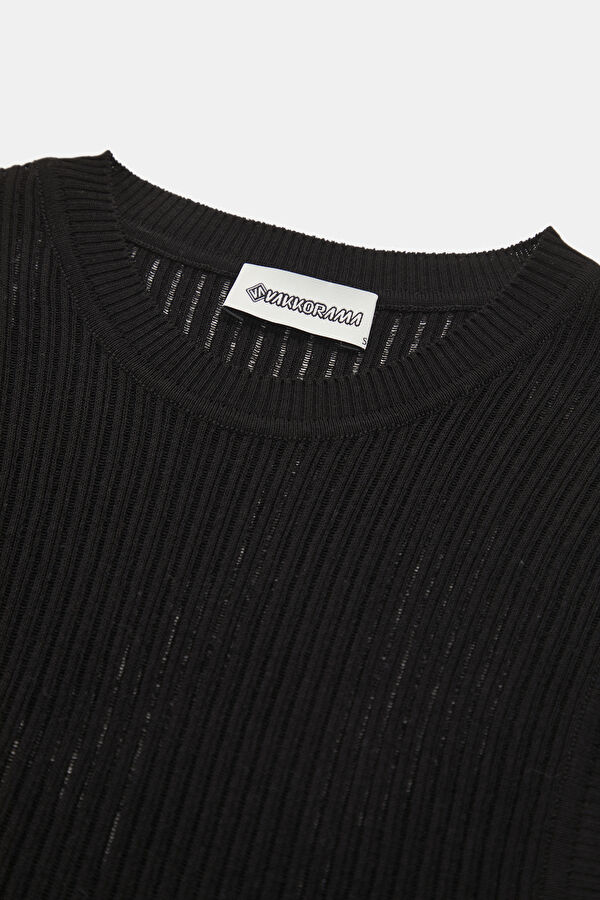 Black Sleeveless Women's Blouse 3