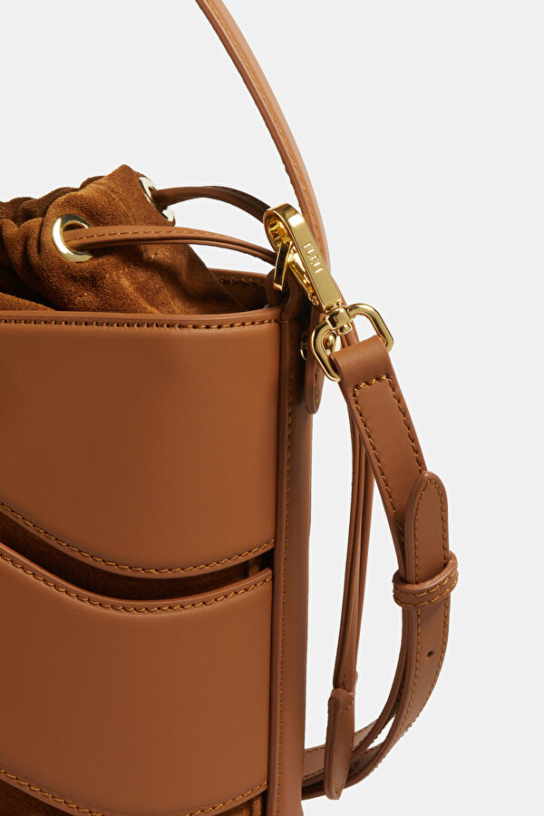 Rhèa Tan Leather Bag 5
