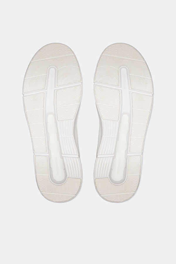 The Roger Centre Court White Women's Sneakers 6