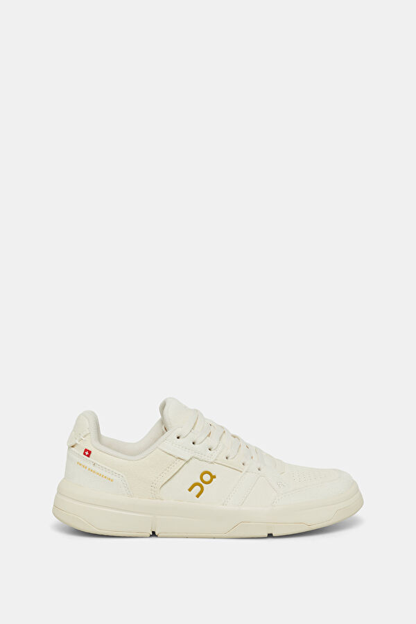 The Roger Clubhouse Ace White Women's Sports Shoes