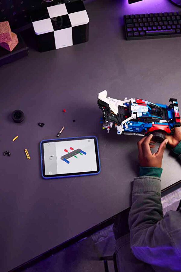 42226 Technic BMW M4 GT3 EVO Yarış Arabası 9