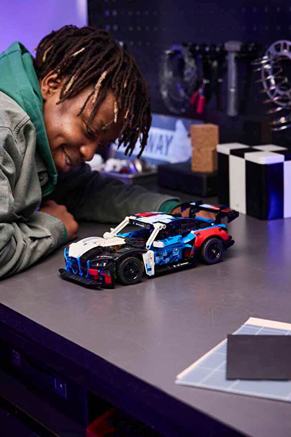 42226 Technic BMW M4 GT3 EVO Yarış Arabası 10