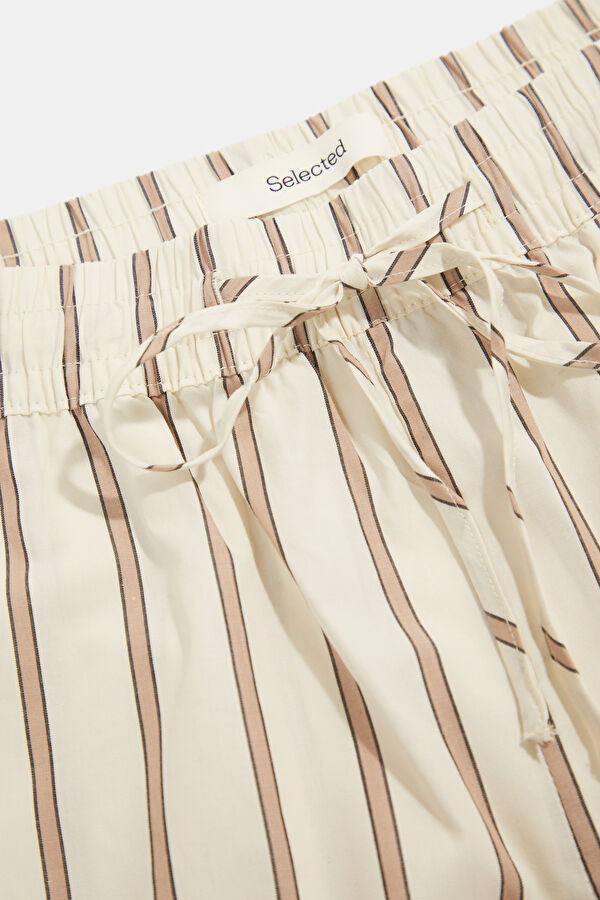 Cream Striped Patterned Women's Shorts 3