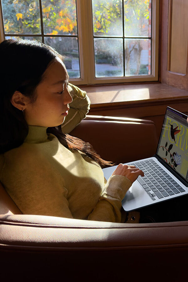 13-inch MacBook Air: Apple M5 chip with 10‑core CPU and 8‑core GPU, 16GB, 512GB Midnight MDHE4TU/A 7