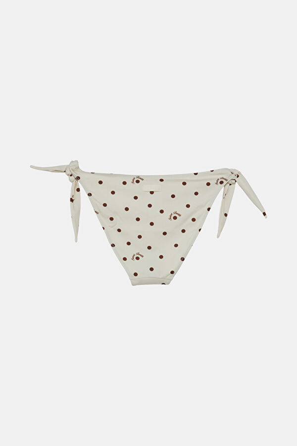 Beyaz Kadın Bikini Altı 2